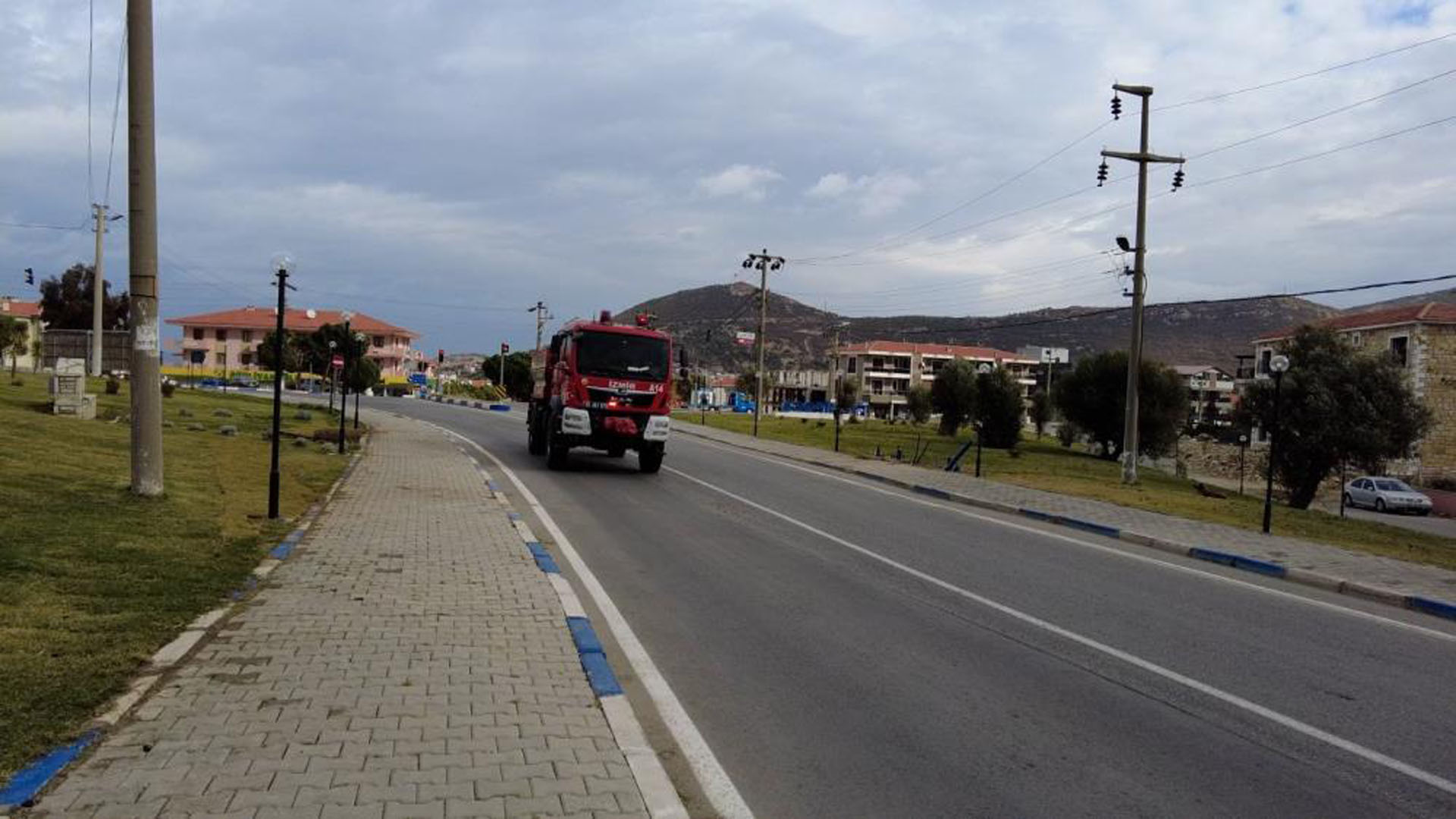 İzmir'de korkutan alarm: 2 ilçede orman yangını çıktı