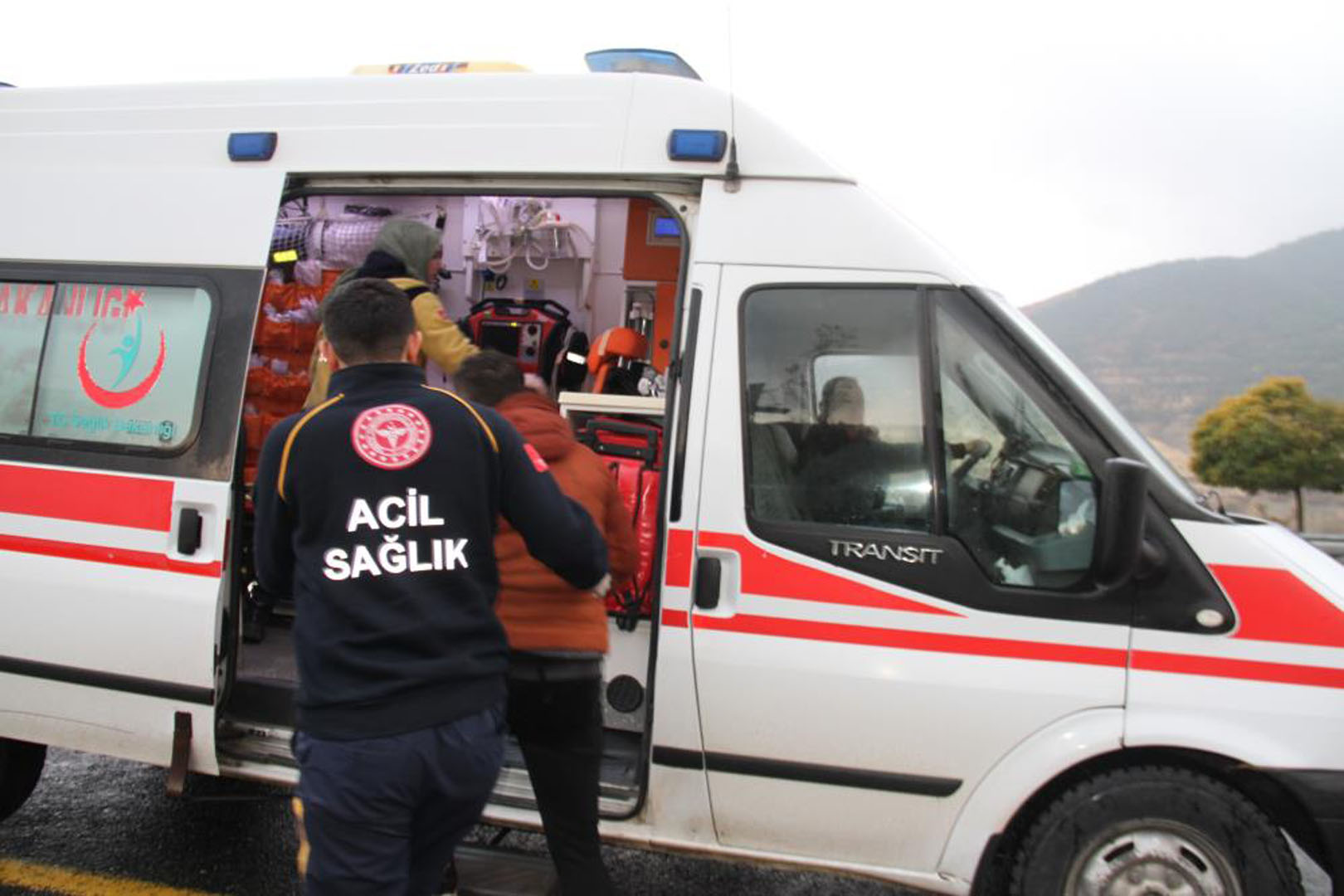 Tur tatili faciaya döndü! Minibüs şarampole uçtu: Çok sayıda yaralı var