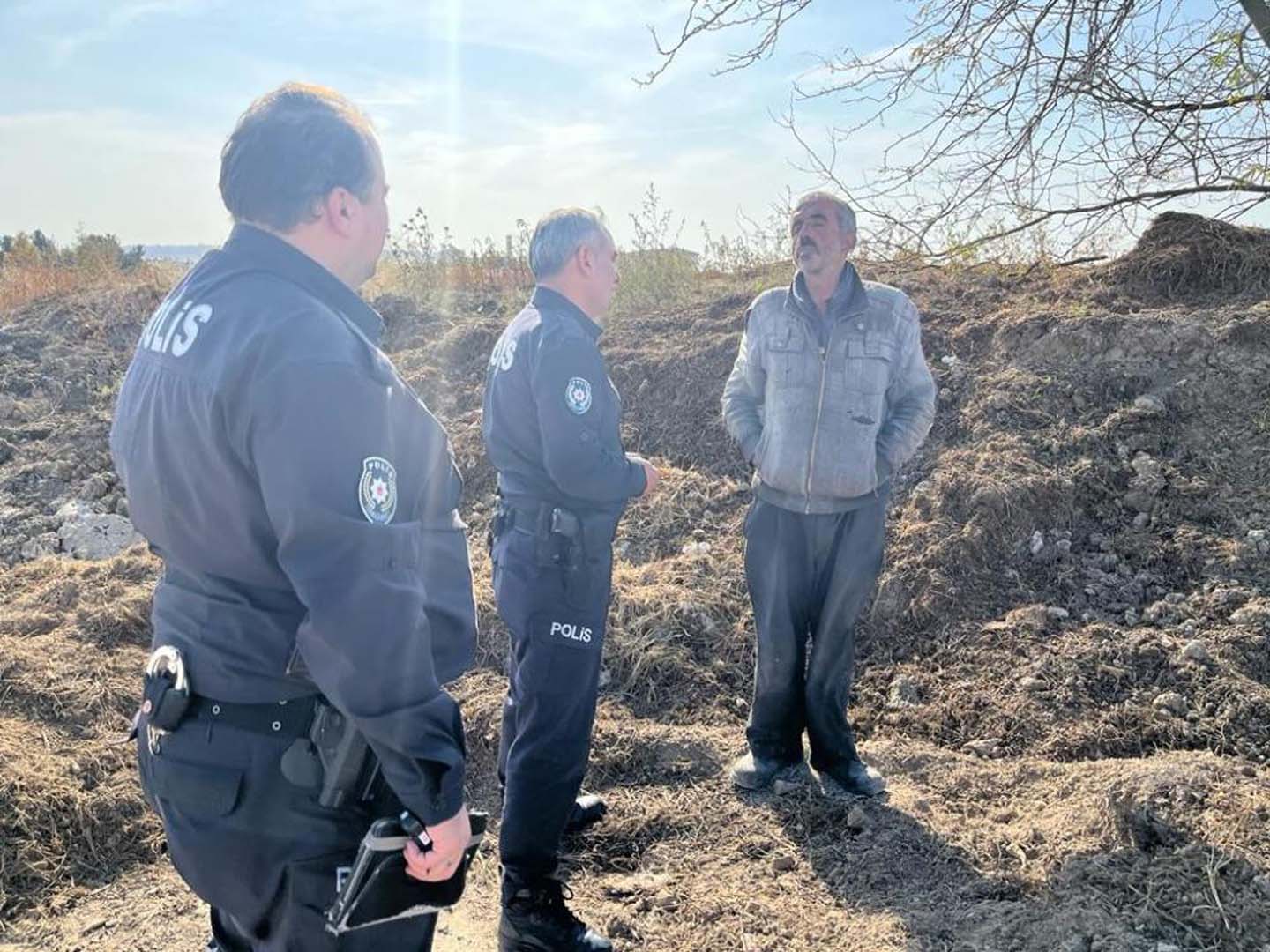 Eskişehir'de yürek burkan olay! Garip vatandaş sokak hayvanlarının yediği yemekten, içtiği sudan içiyor!