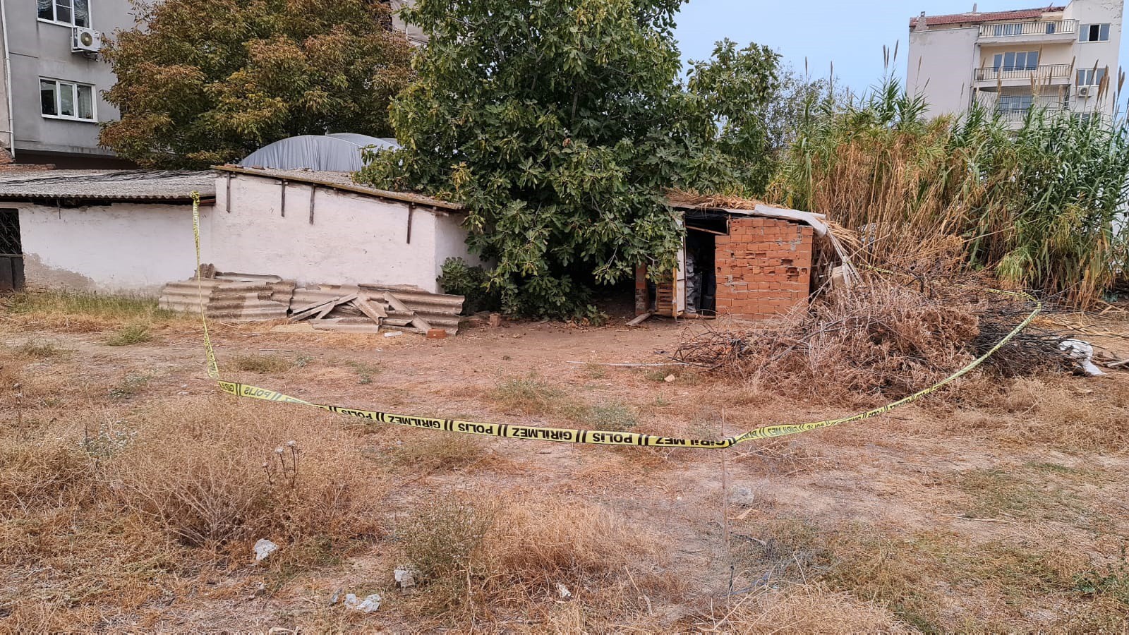 7 çocuk annesi yaşlı kadın, evinin arkasındaki alanda asılı bulundu! 