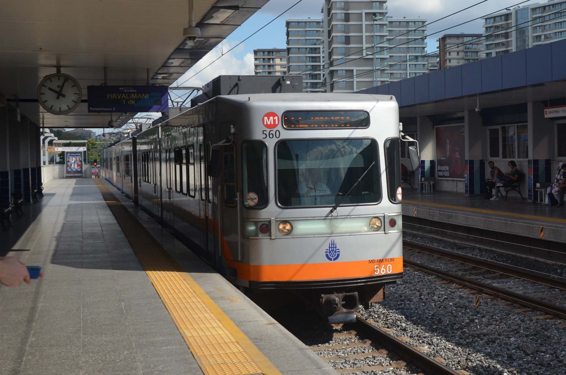 İstanbul'da değişmeyen görüntü! Yenikapı - Atatürk Havalimanı metrosu yine arızalandı! 