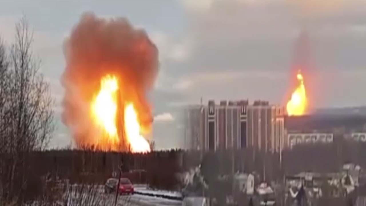 Rusya'da korkutan anlar! Petrol boru hattında patlama meydana geldi, şiddetli patlama çevre kentleri ayağa kaldırdı!