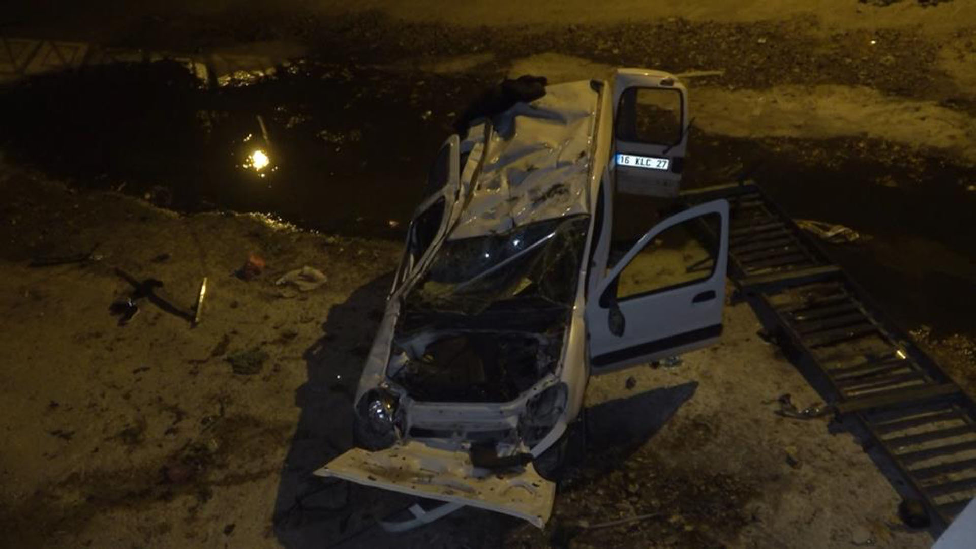 Bursa'da korkutan kaza: Araç köprüden uçtu, yaralılar var