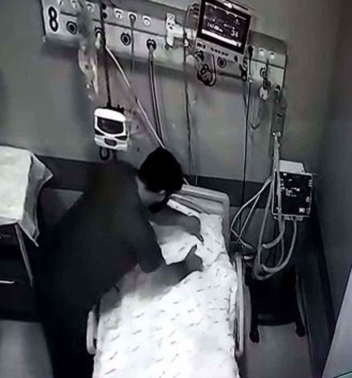 Tokat'taki Medical Park Hastanesi'nde skandal! Hastaya yaptıkları şiddetin görüntüleri şoke etti