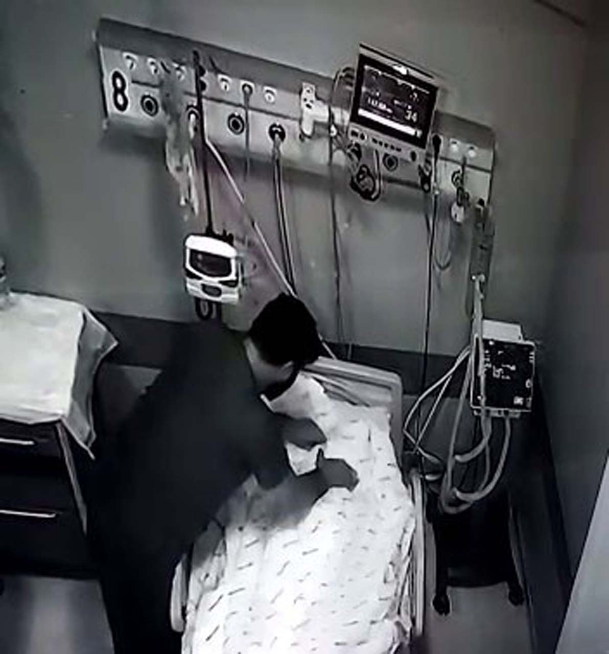 Tokat'taki Medical Park Hastanesi'nde skandal! Hastaya yaptıkları şiddetin görüntüleri şoke etti
