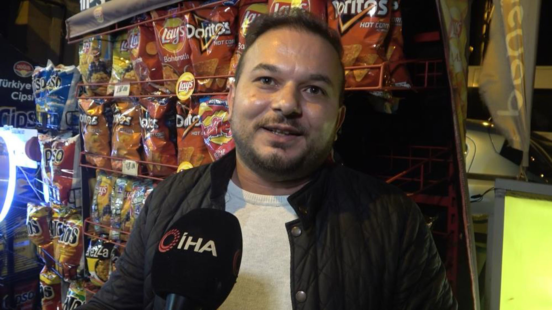 Bursa'da fırtına vatandaşlara zor anlar yaşattı! Her şeyi uçurup savurdu