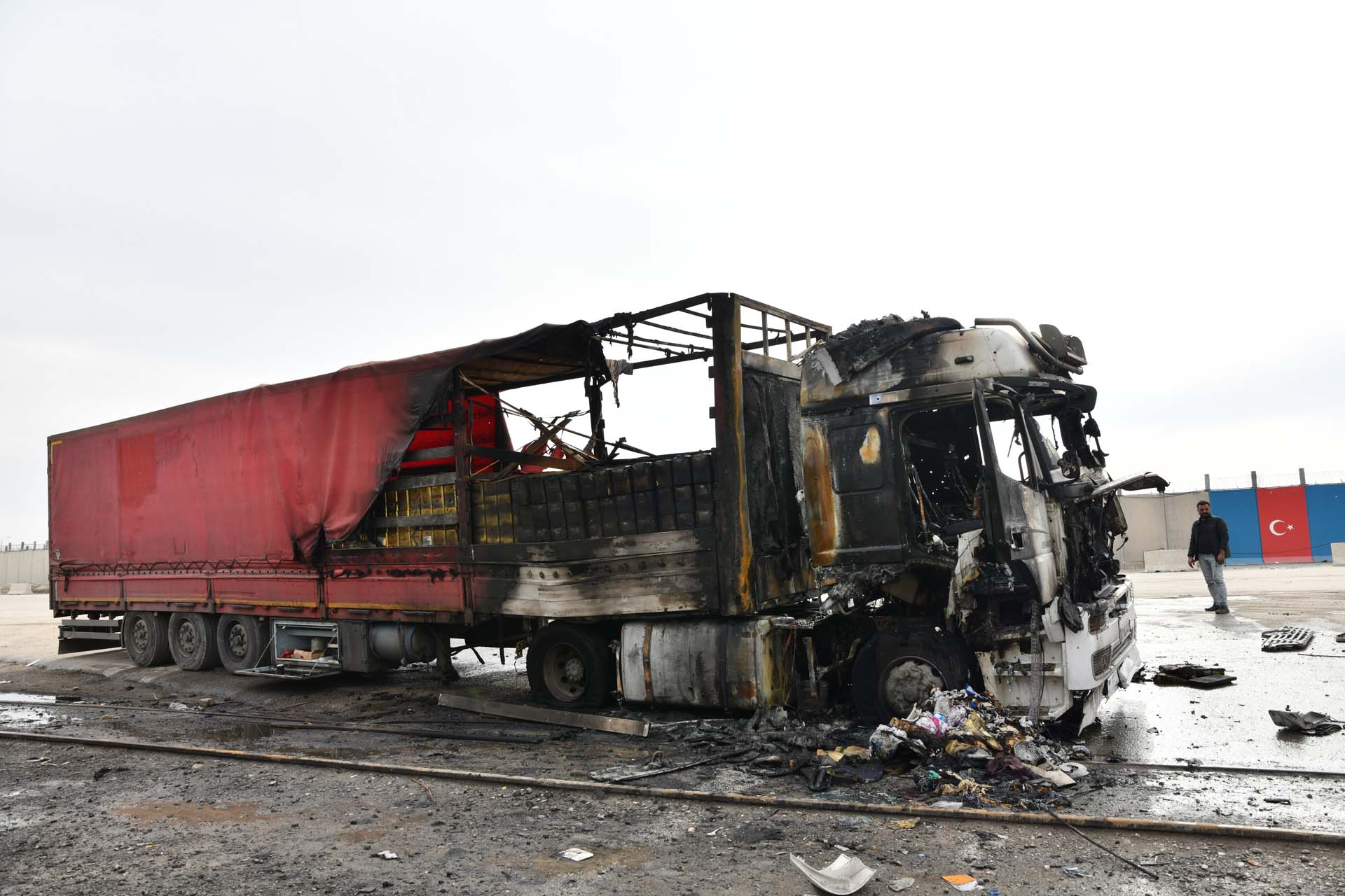 Son dakika | Gaziantep Karkamış'a roketli saldırı! İki bakan olay yerinde açıklama yaptı: Detaylar kahretti
