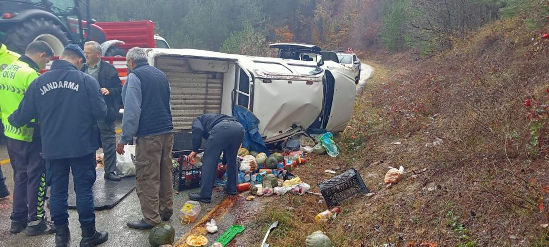 Karabük'te kaza! Kontrolden çıkan kamyonet takla attı: Yaralılar var