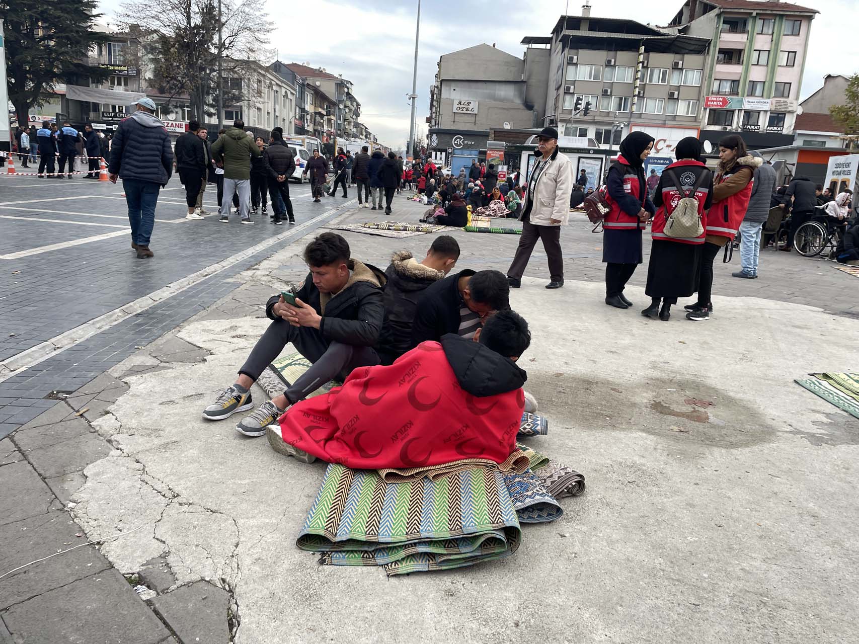 Düzce depreminden acı haber: 2 vatandaşımız hayatını kaybetti 
