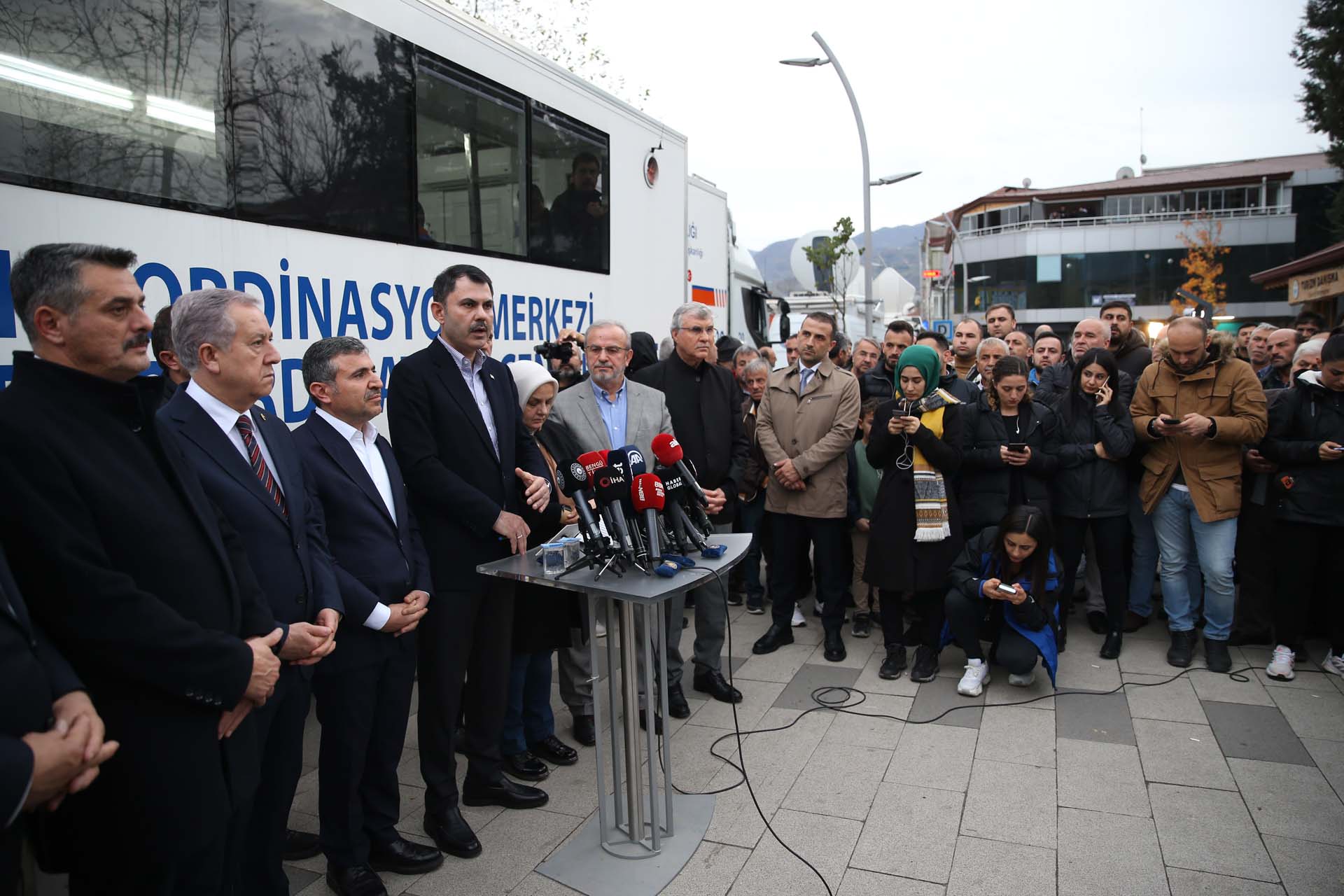 Bakan Kurum, Düzce depremindeki son durumu açıkladı! İşte kentteki son durum...