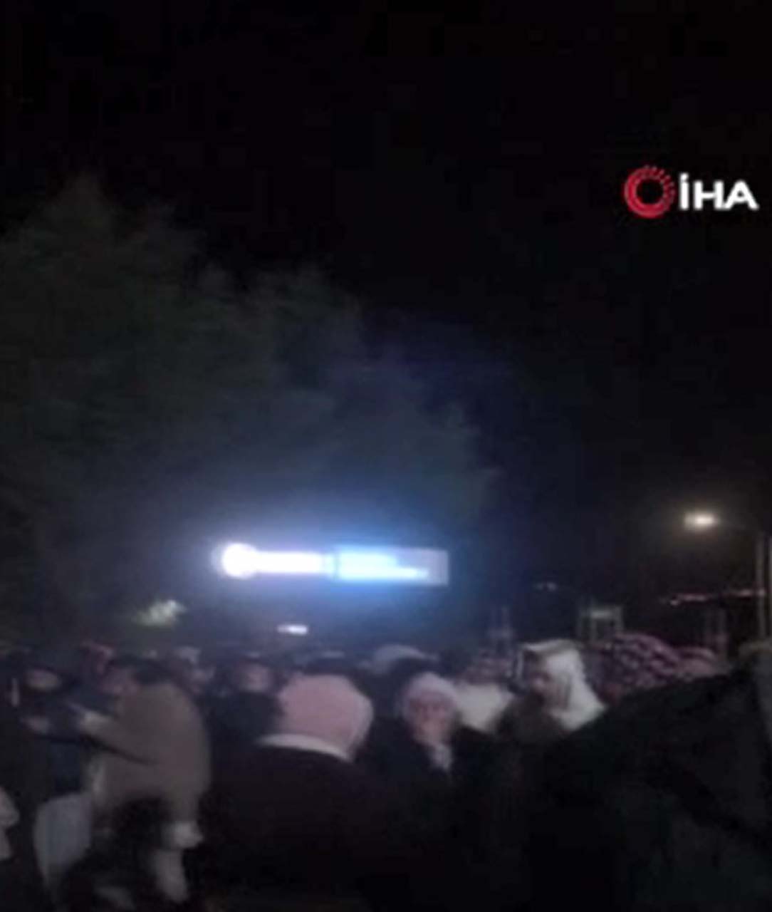 Düzce depremi Bolu'da da hissedildi! Vatandaşlar kendini sokağa attı, Vali Kılıç son durumu açıkladı 