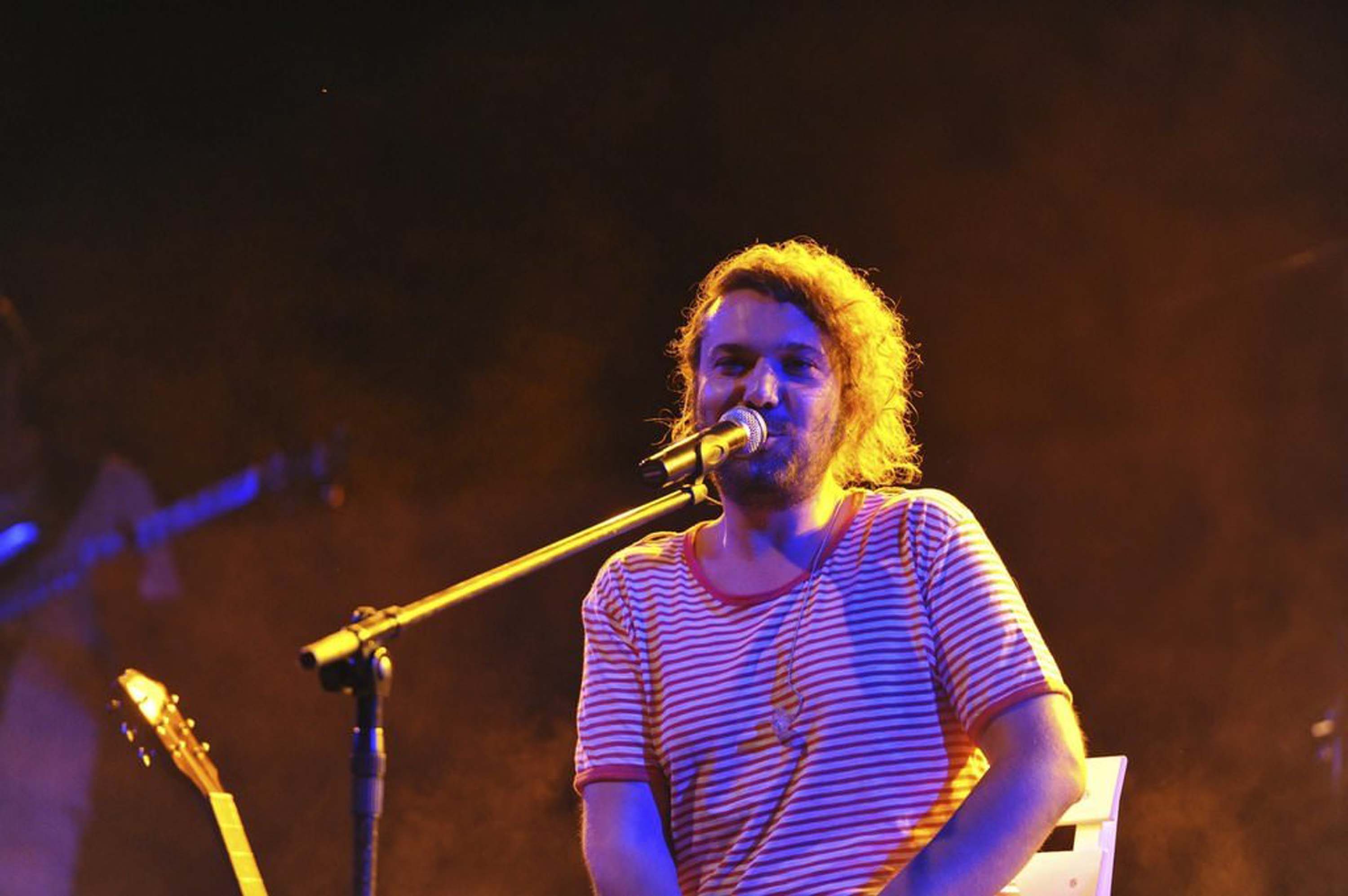 Ünlü şarkıcıya hapis cezası şoku! O sözleri başını yaktı!