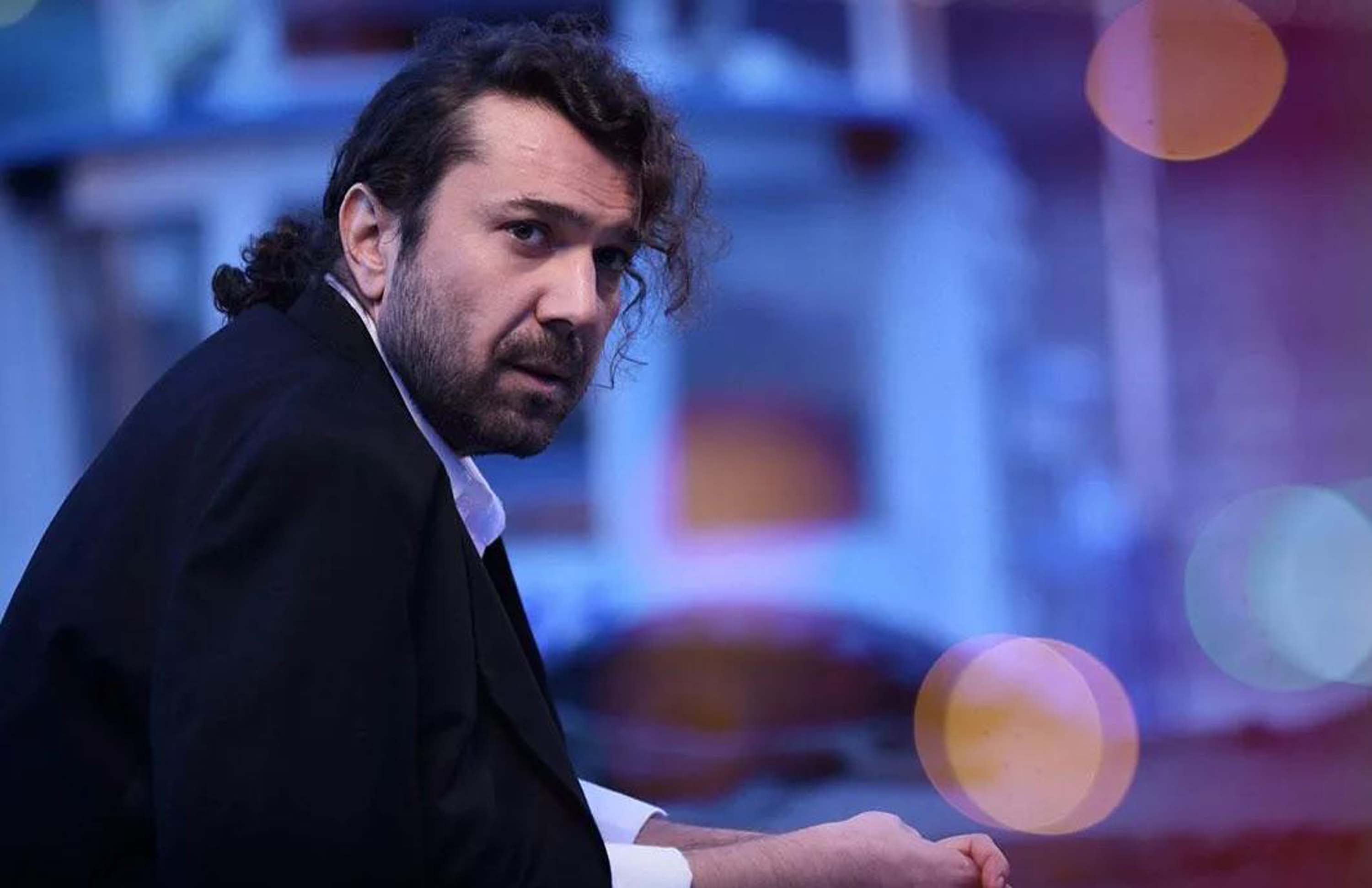 Ünlü şarkıcıya hapis cezası şoku! O sözleri başını yaktı!