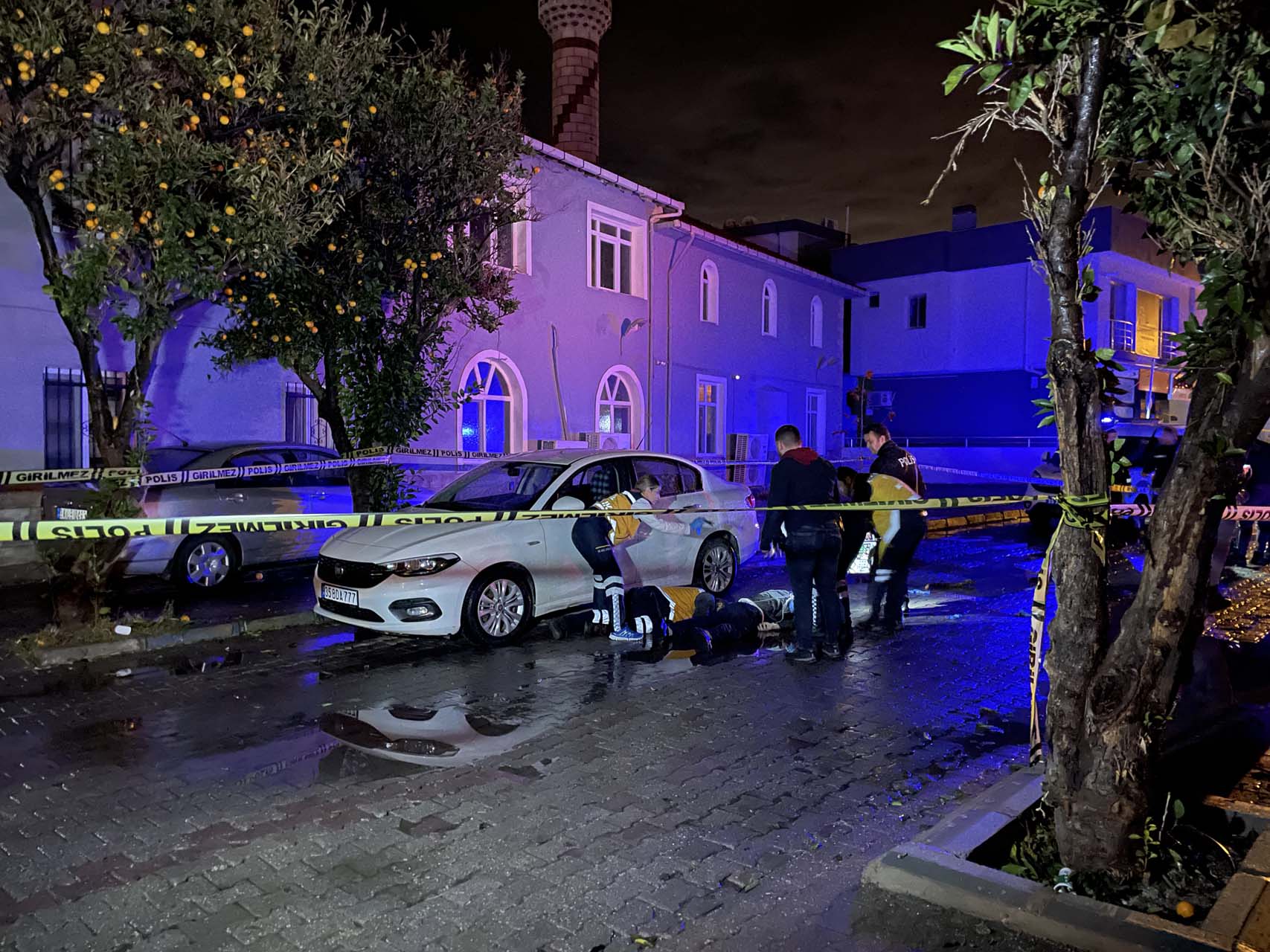 İzmir'de akrabalar arasında silahlı kavga: Ölüler var 