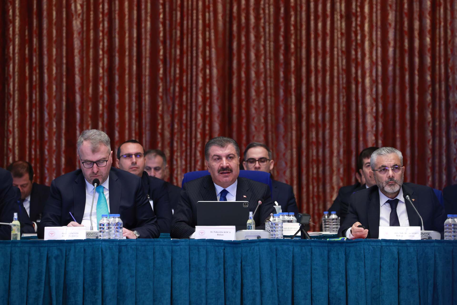 Bakan Koca, istifa eden ve istihdam edilen hekim sayısını açıkladı! Müjde de verdi: Binlerce personel alımı yapılacak!