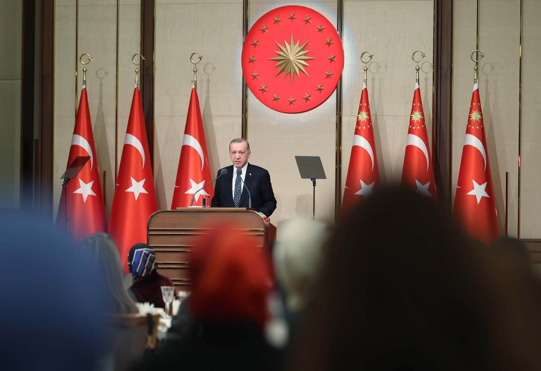 Cumhurbaşkanı Erdoğan, Öğretmenler Günü programında konuştu: Öğretmenimize eli kalkanın her şeyini darmadağın ederiz