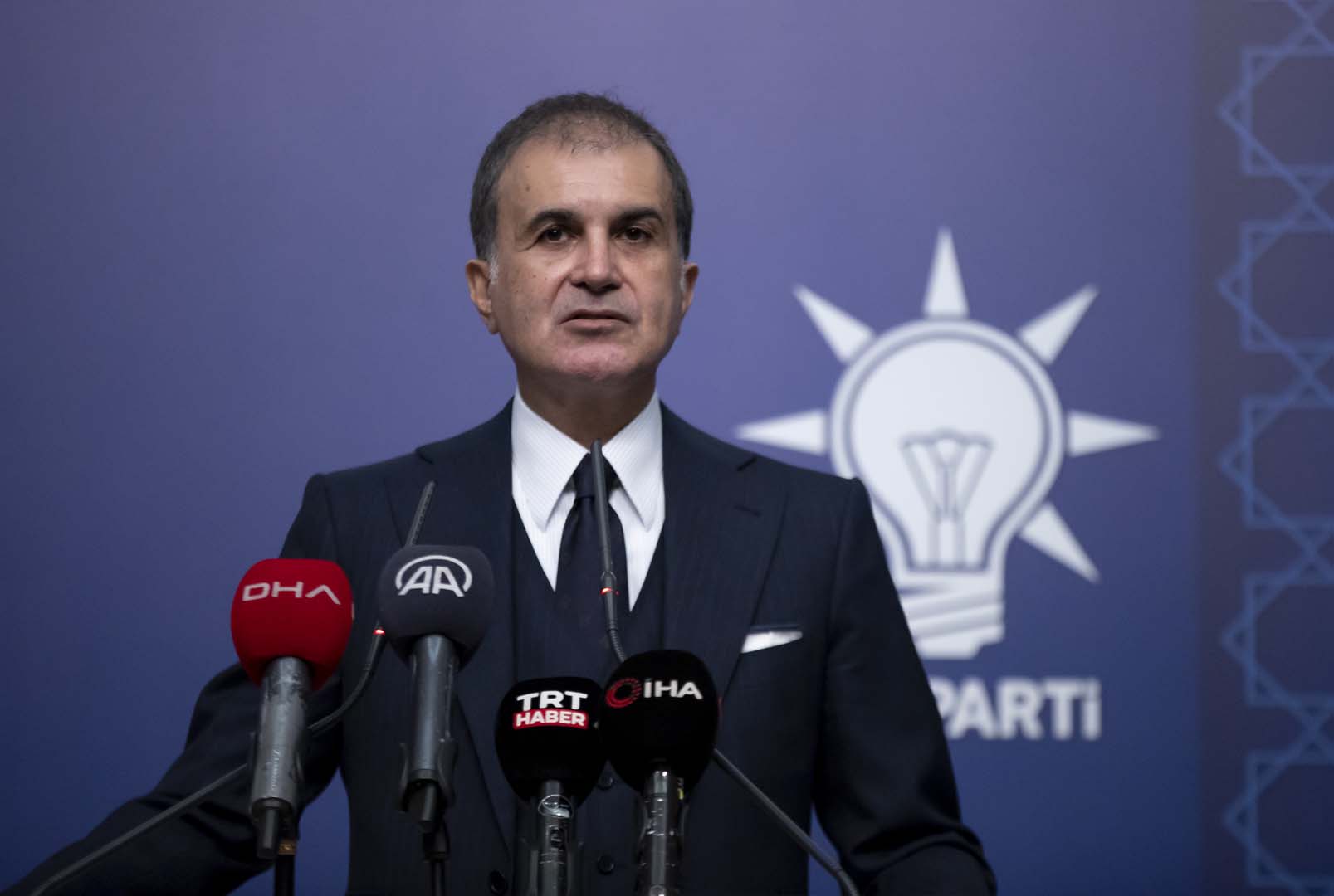 AK Parti Sözcüsü Ömer Çelik'ten MKYK sonrası önemli açıklamalar! "Bizi tehdit eden terör örgütü görürsek vururuz"