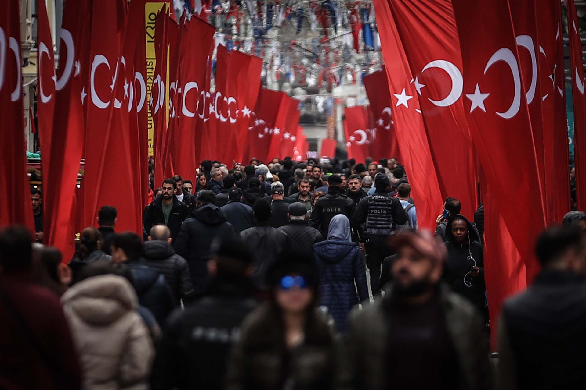 İstanbul Valisi Ali Yerlikaya, Genel Emir yayımladı! İstiklal Caddesi'nde bunları yapmak yasaklandı