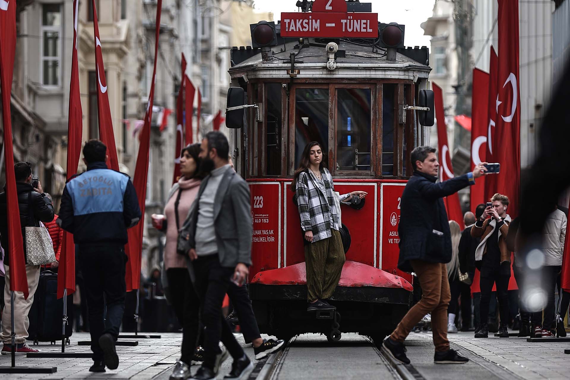 İstanbul Valisi Ali Yerlikaya, Genel Emir yayımladı! İstiklal Caddesi'nde bunları yapmak yasaklandı