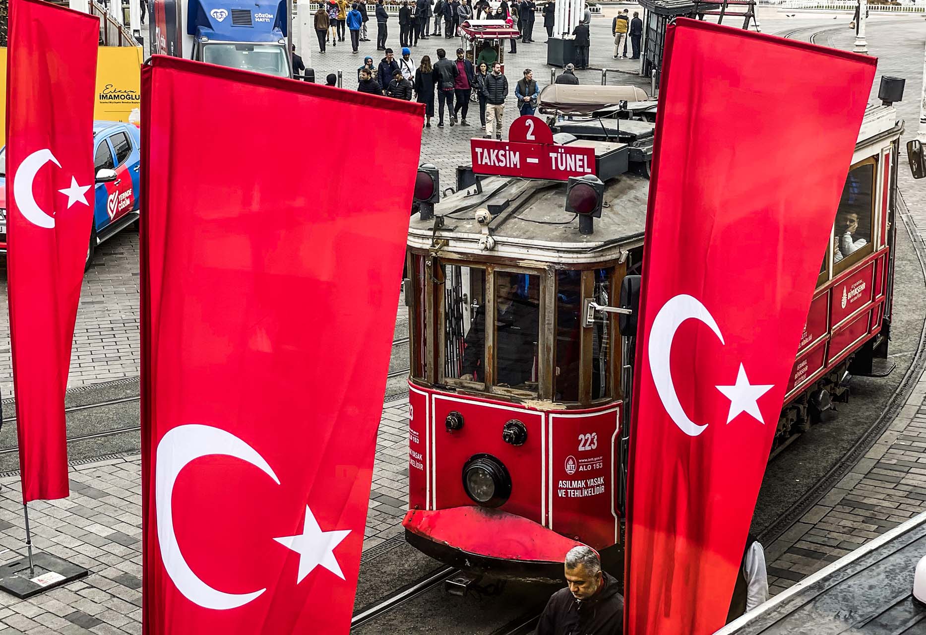 İstanbul Valisi Ali Yerlikaya, Genel Emir yayımladı! İstiklal Caddesi'nde bunları yapmak yasaklandı