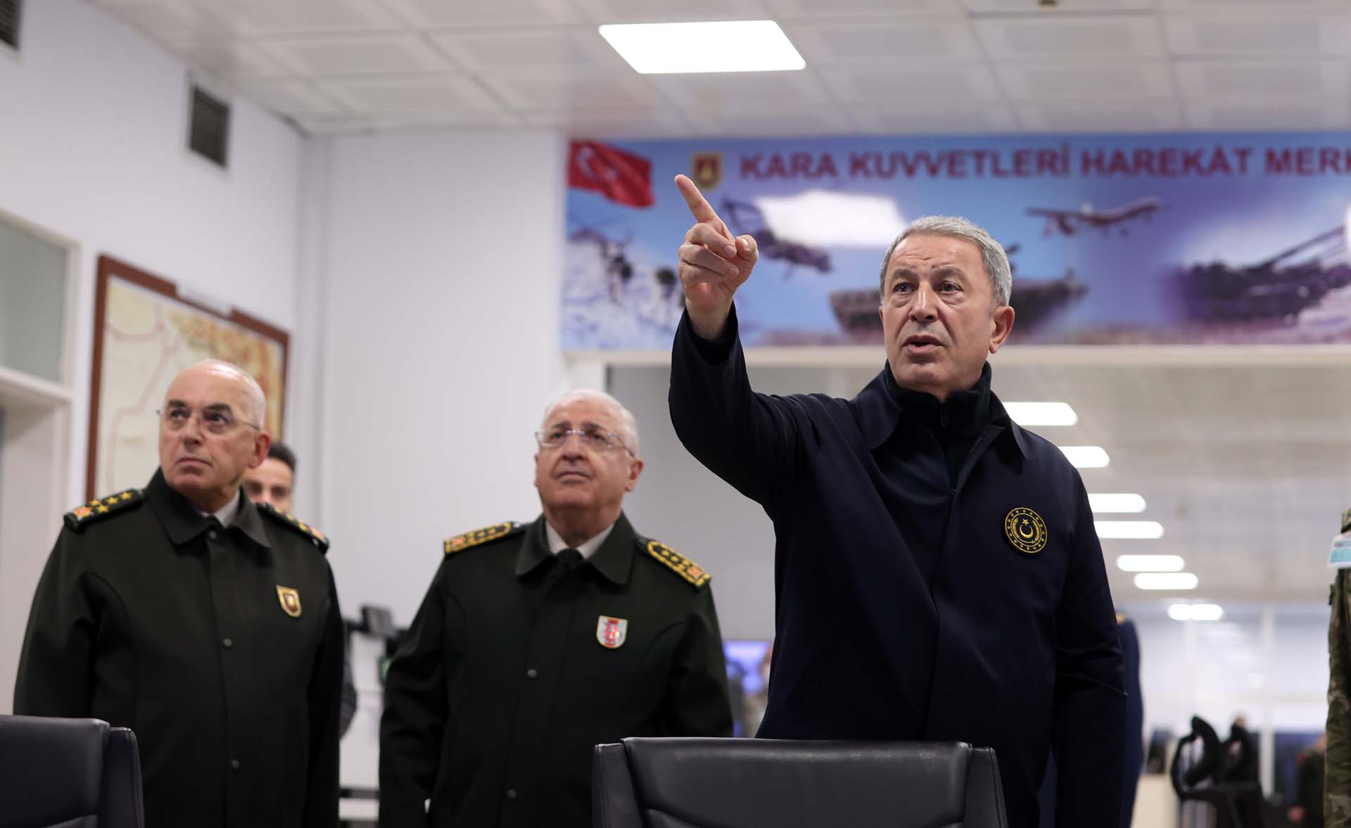 Bakan Akar, Pençe Kılıç Hava Harekatı'ndaki son durumu açıkladı! Terör örgütüne ağır darbe vuruldu 