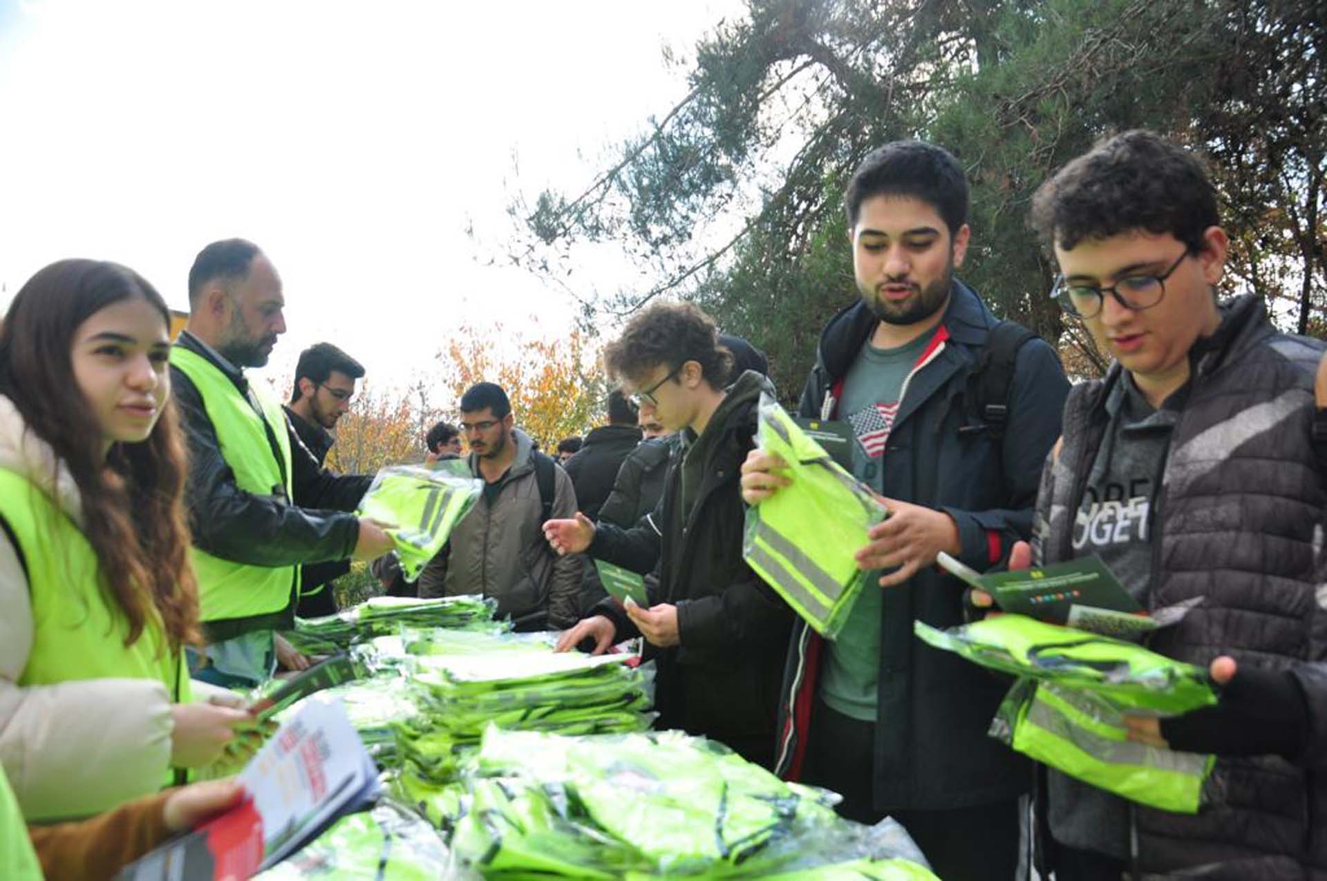 Türkiye Turing ve Otomobil Kurumu, skuter kazalarının önlenmesi için harekete geçti: 20 bin reflektif yelek dağıtıldı