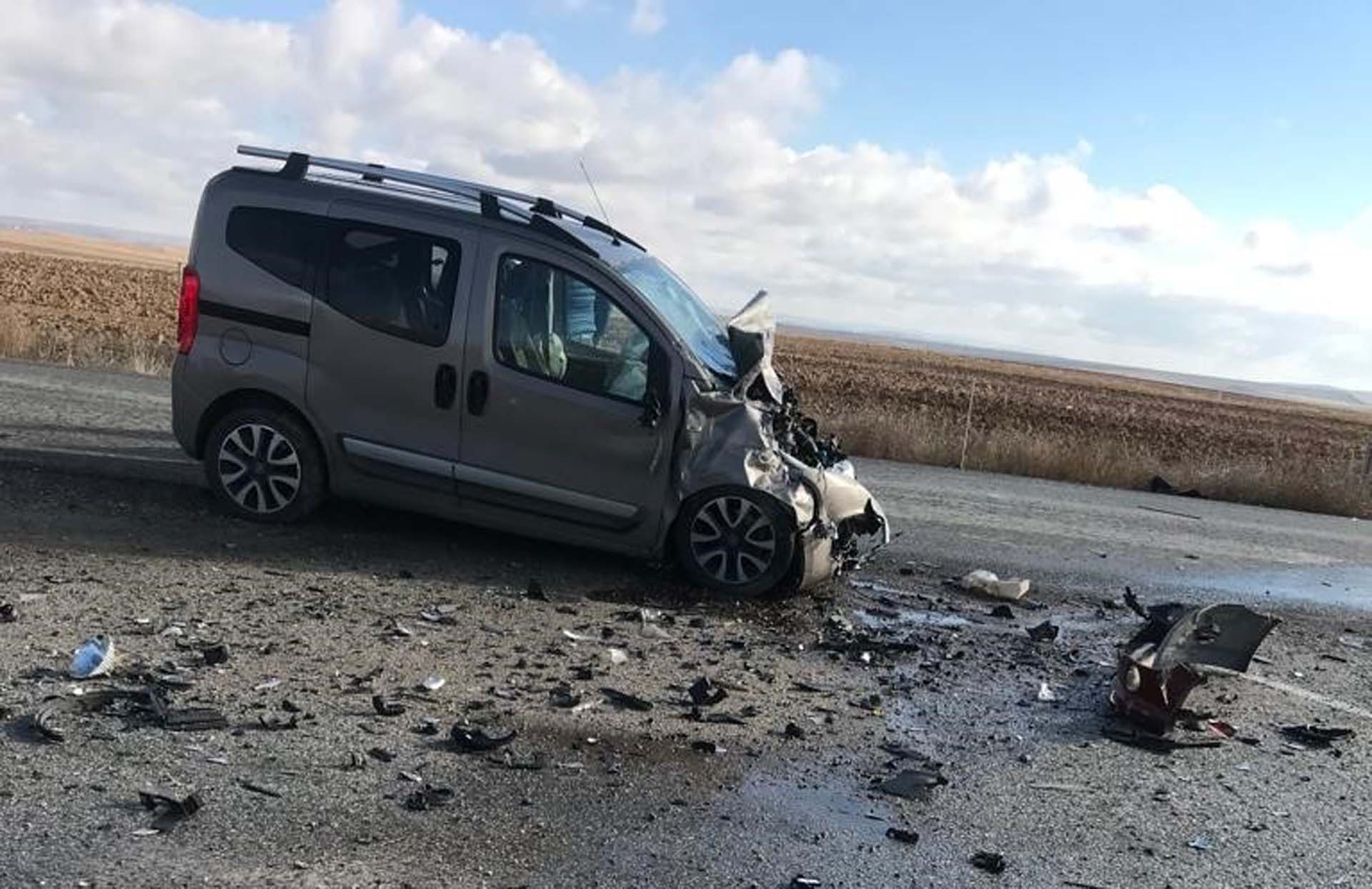 Eskişehir'in Seyitgazi ilçesinde feci kaza! Bir aile yarım kaldı: Baba ve oğlu öldü, anne ve kızı yaralandı 