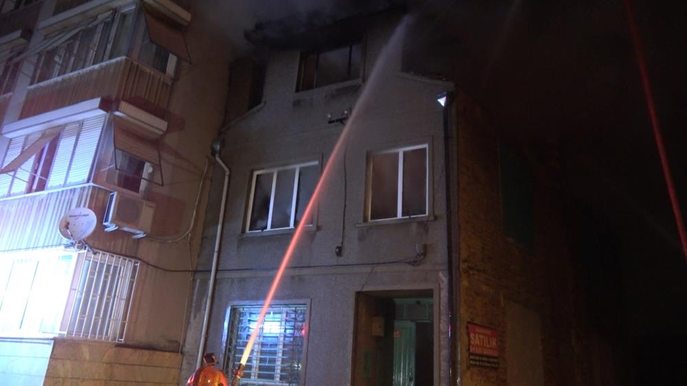 Bursa'da korkutan yangın! 3 katlı bina cayır cayır yandı!