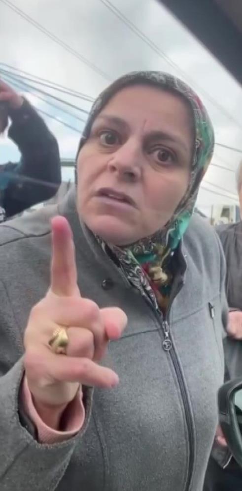 İstanbul'da trafik magandası dehşeti! Öfkeli karı koca korna çalan sürücüye korku dolu anlar yaşattı!