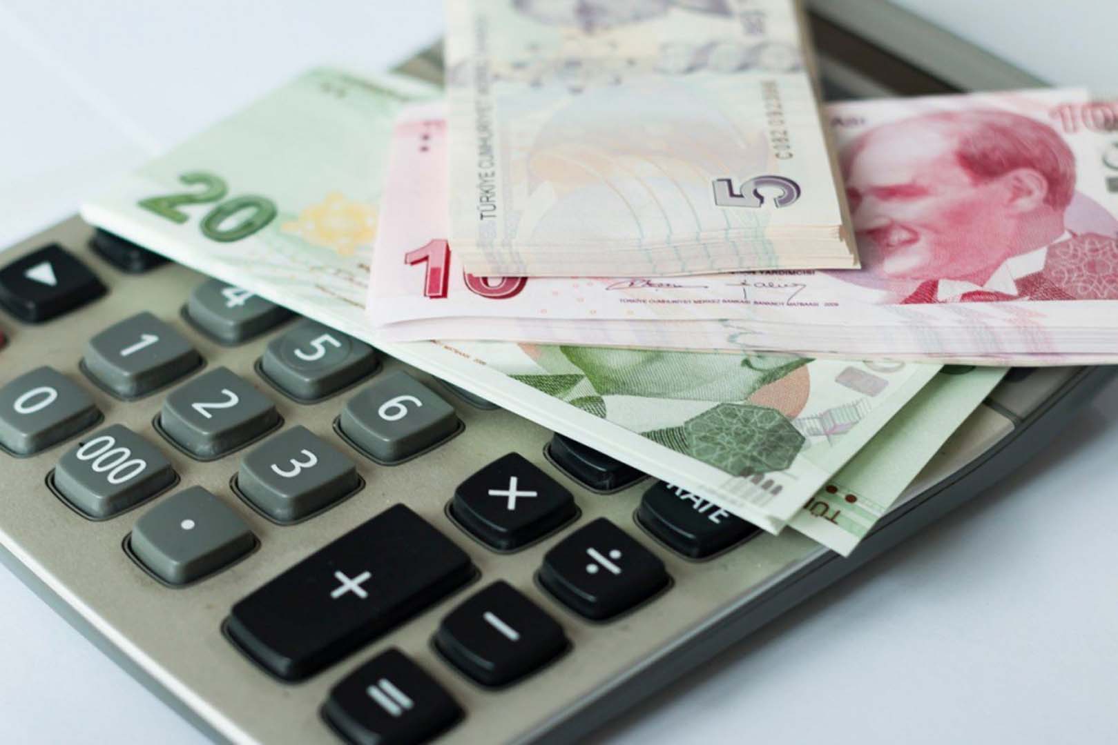 AK Parti Grup Başkanvekili Emin Akbaşoğlu EYT ve sözleşmeli personel hakkında konuştu: "Düzenlemeleri aralık ayı içinde yapmayı planlıyoruz"