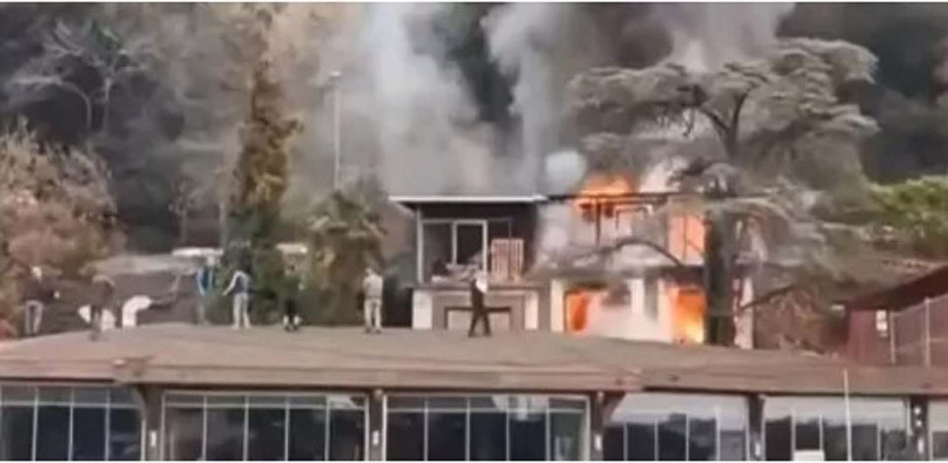 Beykoz'da bir iş yerinin deposunda yangın çıktı!