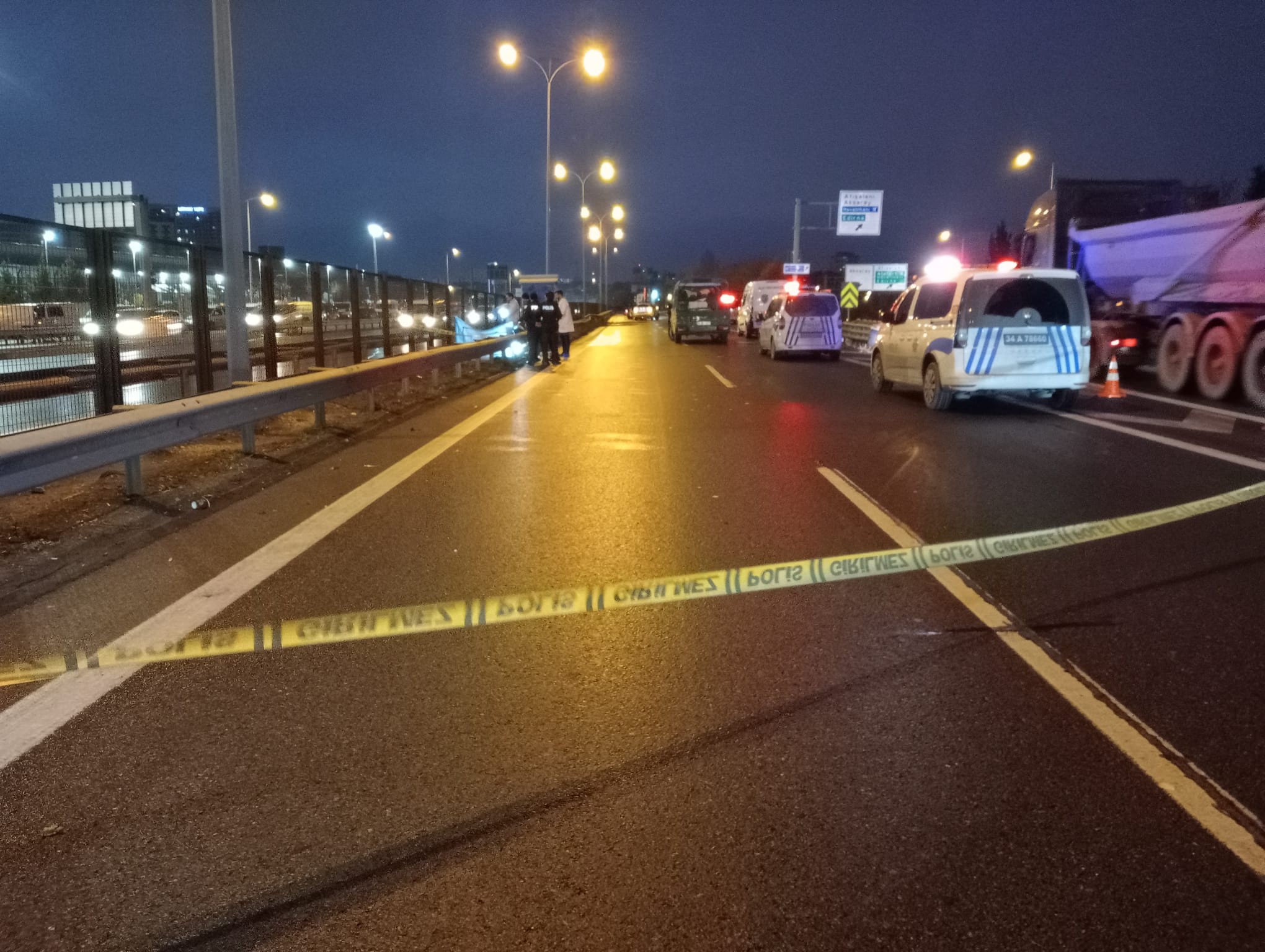 Esenlerde feci ölüm! Yolun karşısına geçmeye çalışan kişiye hızla gelen otomobil çarptı!