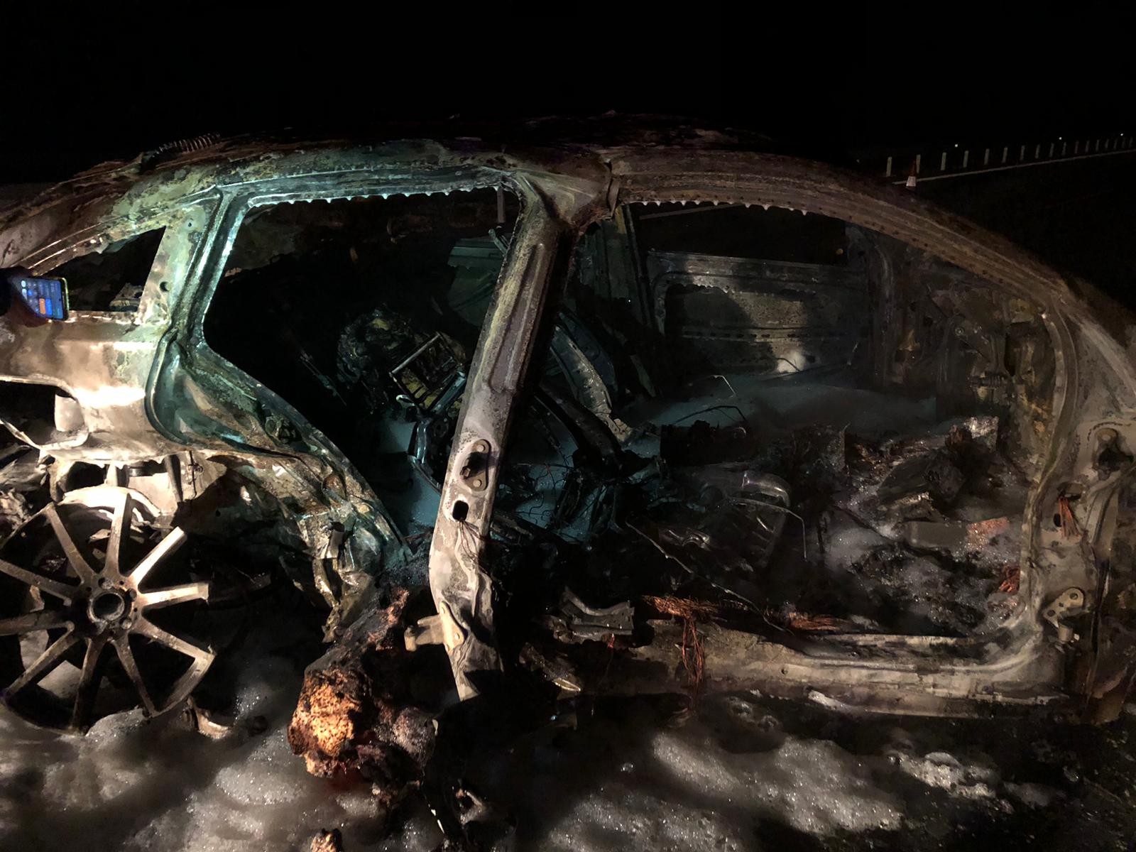 Ankara'da yürek yakan kaza! Otomobil bariyerlere çarparak alev adı, araçta sıkışan 2 kadın alevlerin arasında hayatını kaybetti!