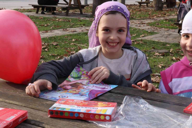 Düzce Belediyesi Depremin sarstığı çocuklara sevgi eli uzattı