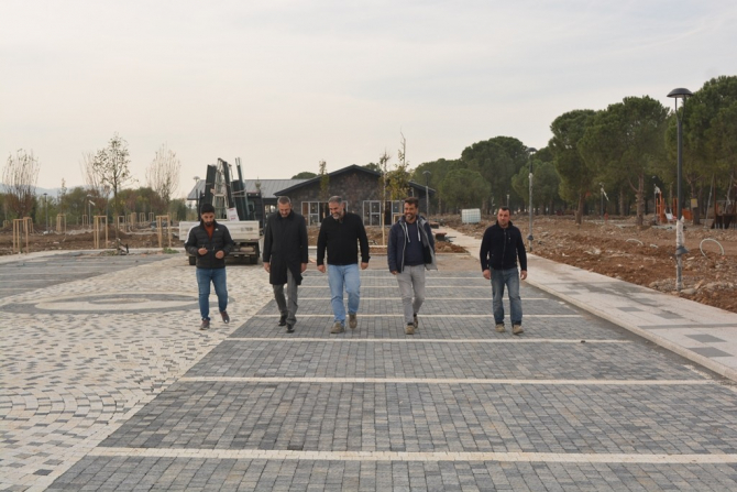 Havran Kaymakamı Enver Özderin, Millet Bahçesi çalışmalarını inceledi