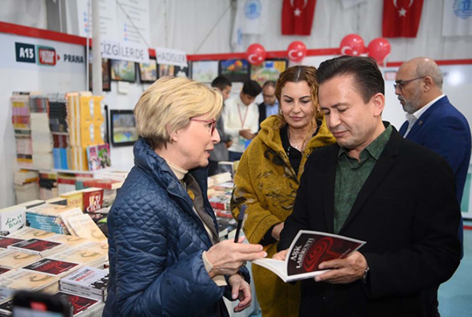 Tuzla Belediyesi 5. Kitap Fuarı Sezai Karakoç'un anısına başladı!