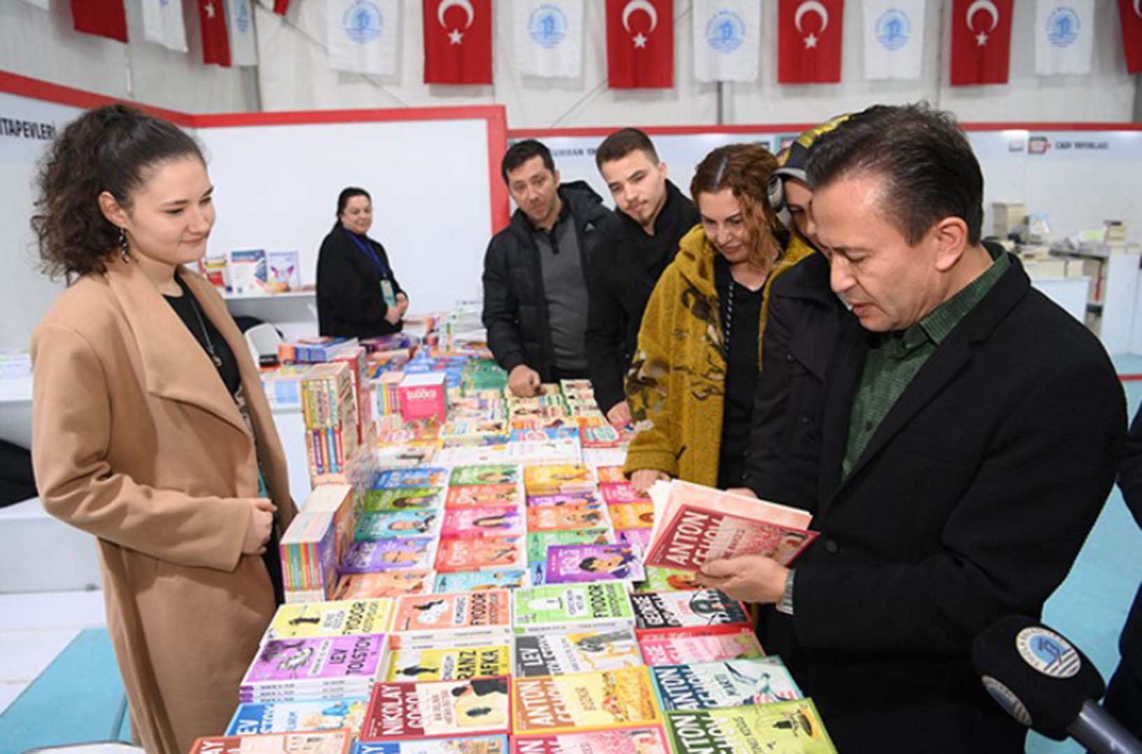Tuzla Belediyesi 5. Kitap Fuarı Sezai Karakoç'un anısına başladı!