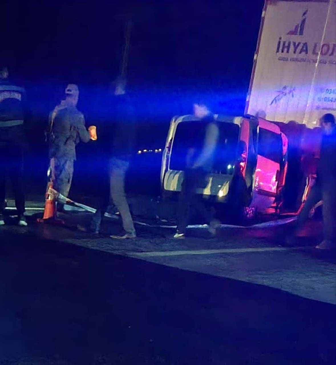 Batman'da feci kaza! Otomobil, tıra arkadan çarptı: Ölen ve çok sayıda yaralanan var