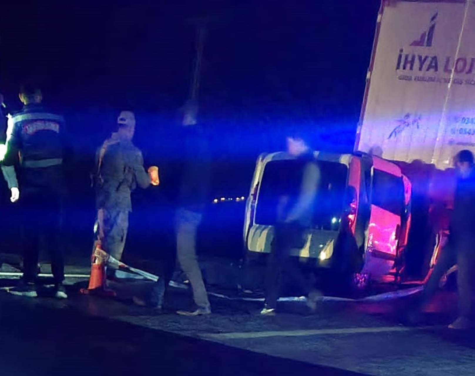 Batman'da feci kaza! Otomobil, tıra arkadan çarptı: Ölen ve çok sayıda yaralanan var