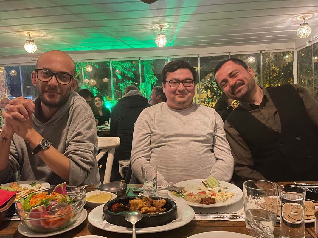 Güvercin Yayınevi kurucu ve yazarlarından Tuzla Mor Salkım’da yıl dönümü kutlaması!