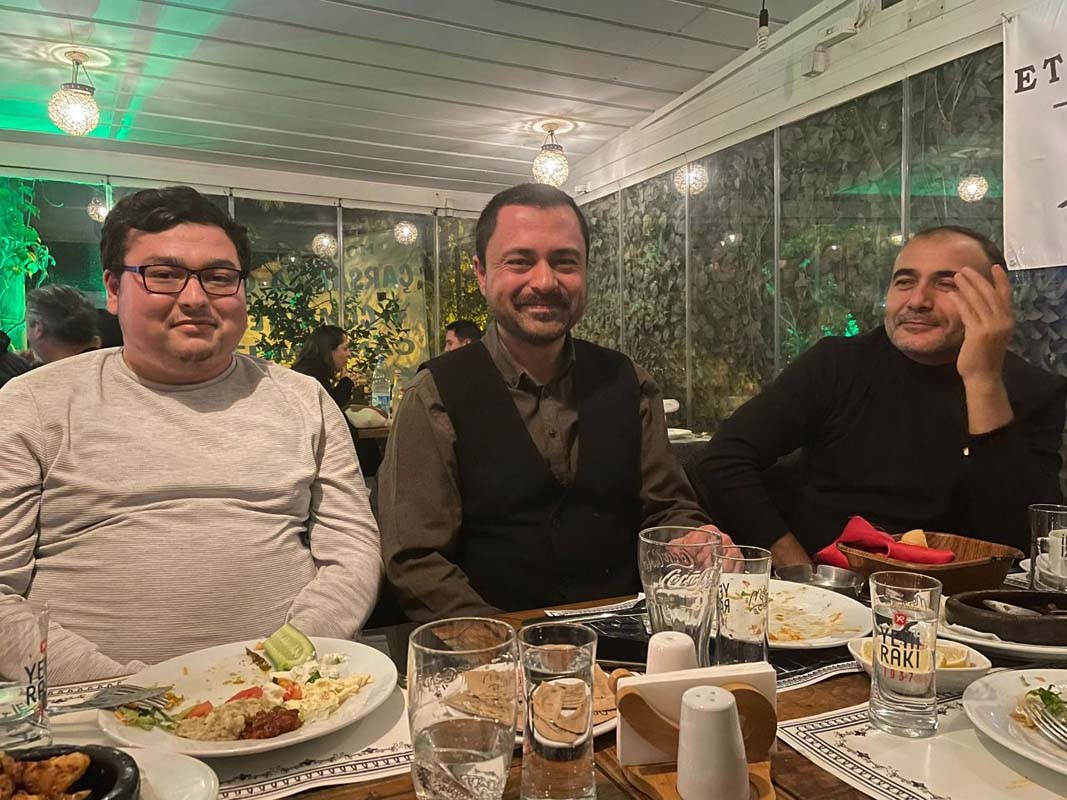 Güvercin Yayınevi kurucu ve yazarlarından Tuzla Mor Salkım’da yıl dönümü kutlaması!