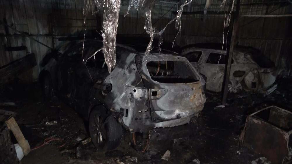 Bursa'da korkutan yangın! Araç bakım servisindeki yangın sıfır araçları küle çevirdi!