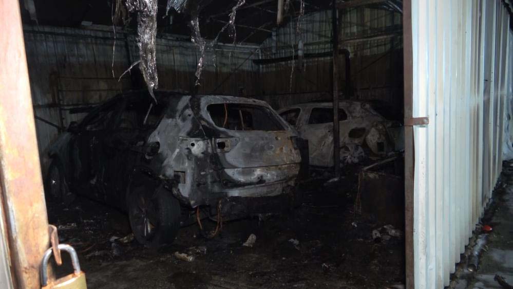 Bursa'da korkutan yangın! Araç bakım servisindeki yangın sıfır araçları küle çevirdi!