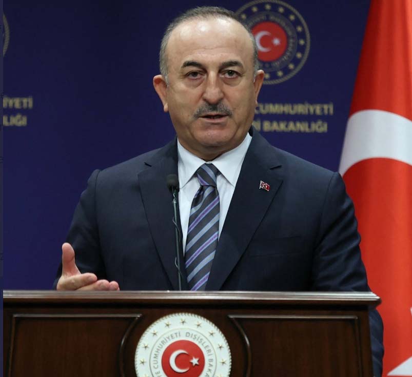 Bakan Mevlüt Çavuşoğlu'ndan Yunanistan'a mesaj: "Ya geri adım atar ya da biz gereğini yaparız, bir gece ansızın"