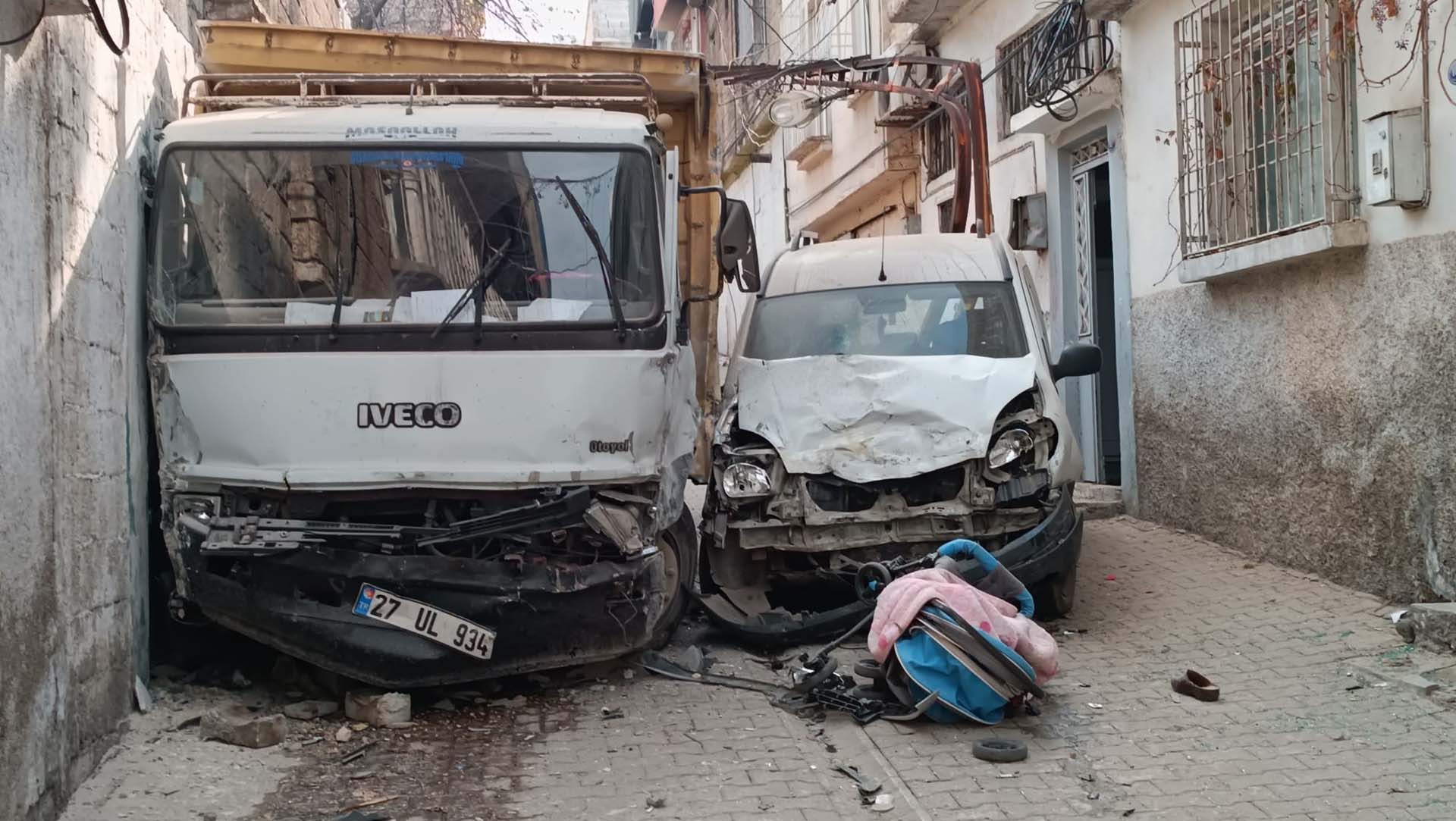 Gaziantep'te freni boşalan kamyonet dehşet saçtı: 10 yaşındaki çocuk öldü, yaralılar var 