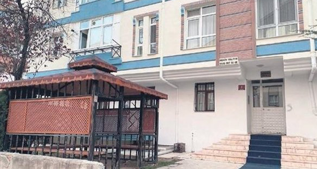 Ankara'da hakim sokakta duran gençlere dehşeti yaşattı! Kimlikleri istedi ardından belindeki tabancayla...