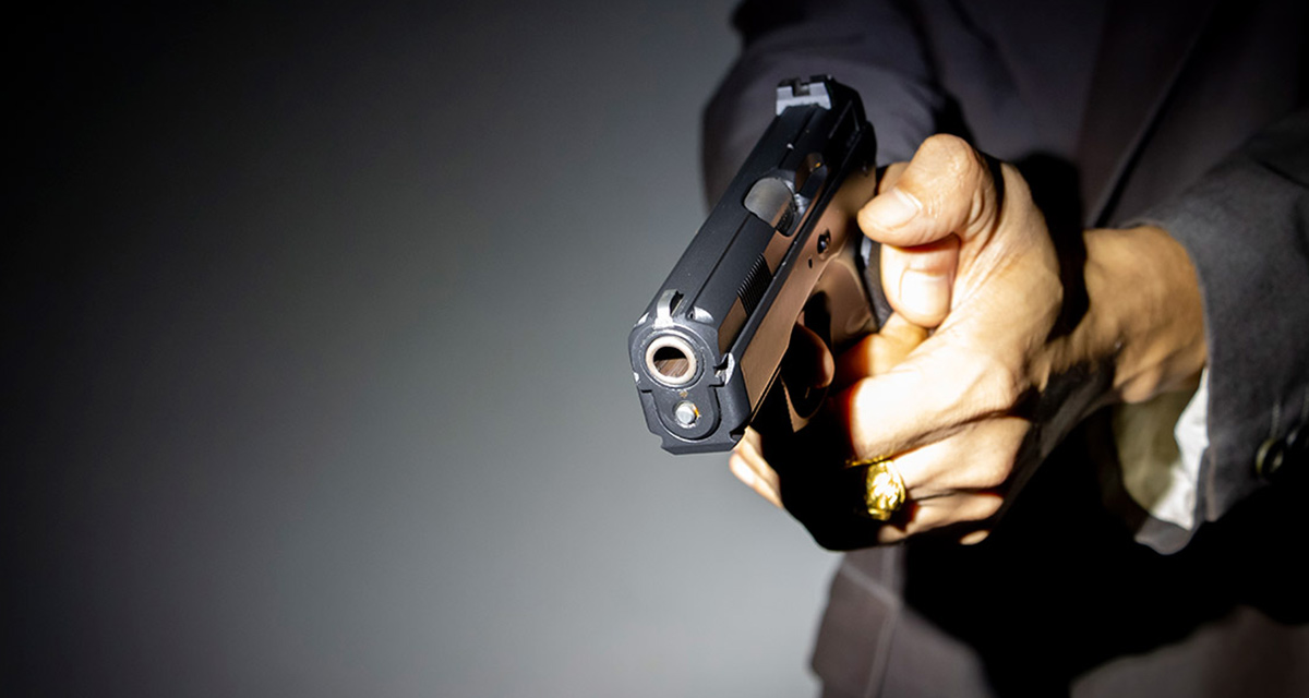 Ankara'da hakim sokakta duran gençlere dehşeti yaşattı! Kimlikleri istedi ardından belindeki tabancayla...