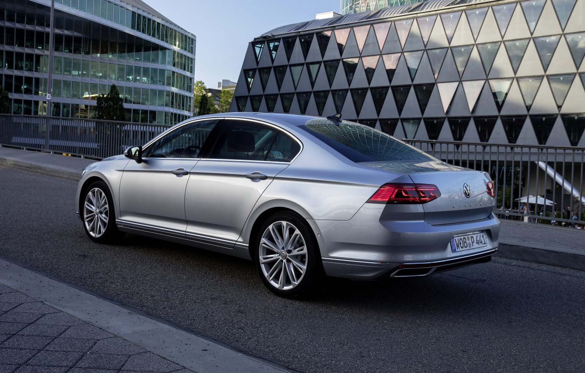 Volkswagen Passat Sedan üretimi durdu mu? Passat Sedan kalktı mı? Üretim neden durdu? 