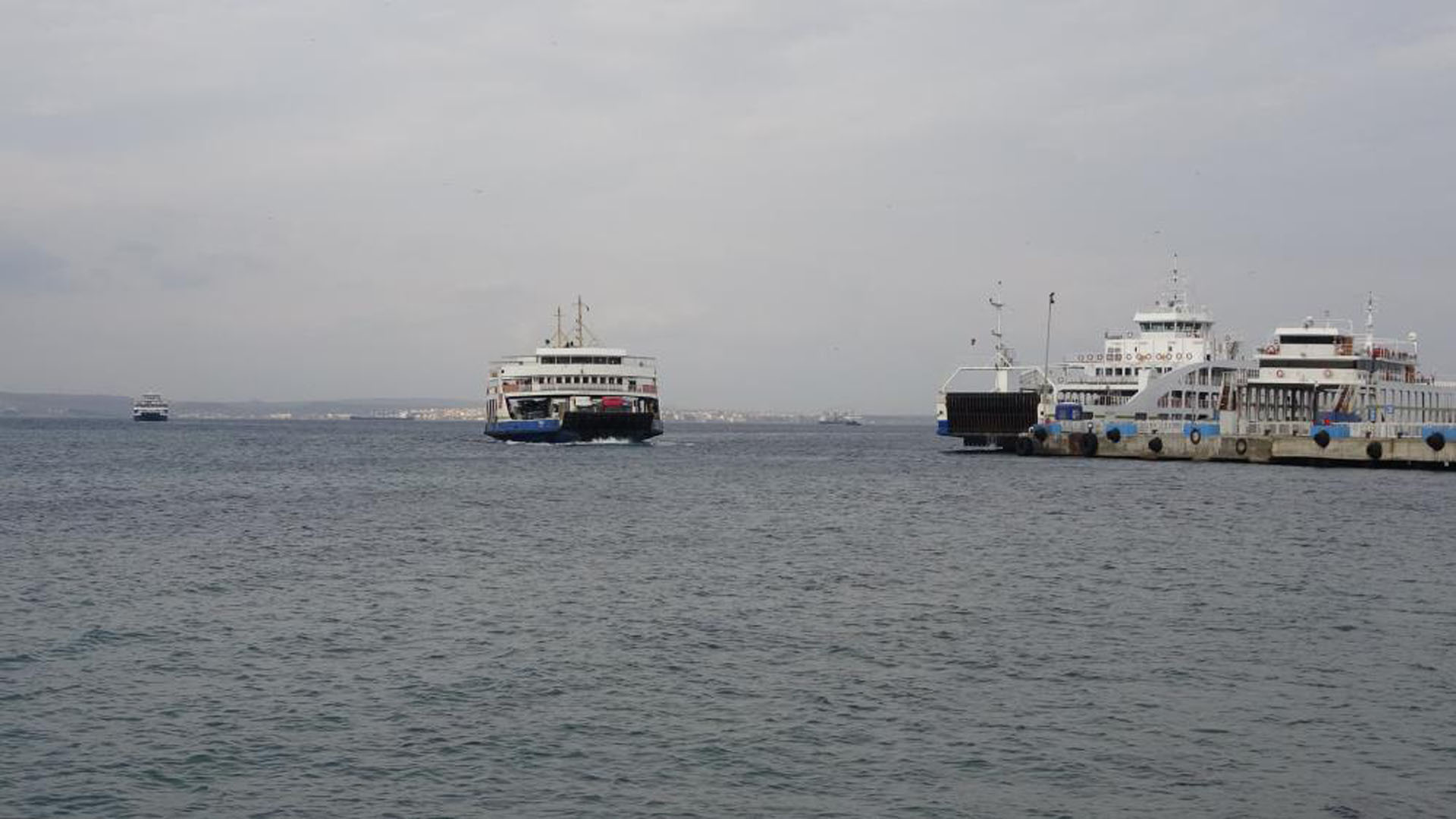 Feribot seferlerine fırtına engeli! Seferler iptal edildi