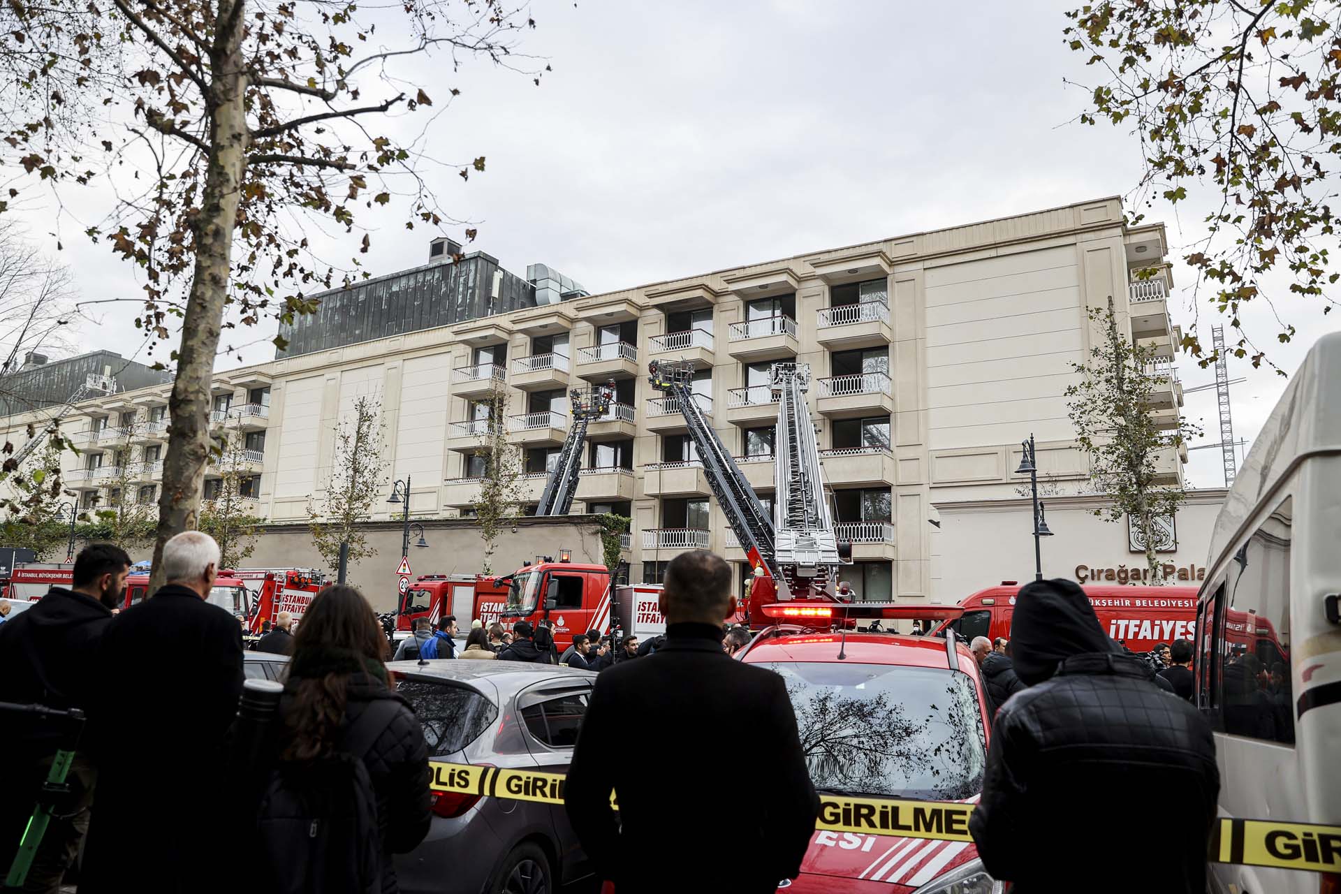Son dakika | İstanbul Çırağan Otel'de yangın: 3 kişi dumandan etkilendi